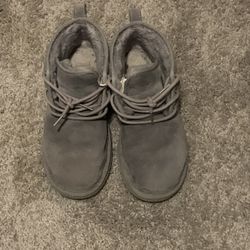 Men Gray Uggs Size 9