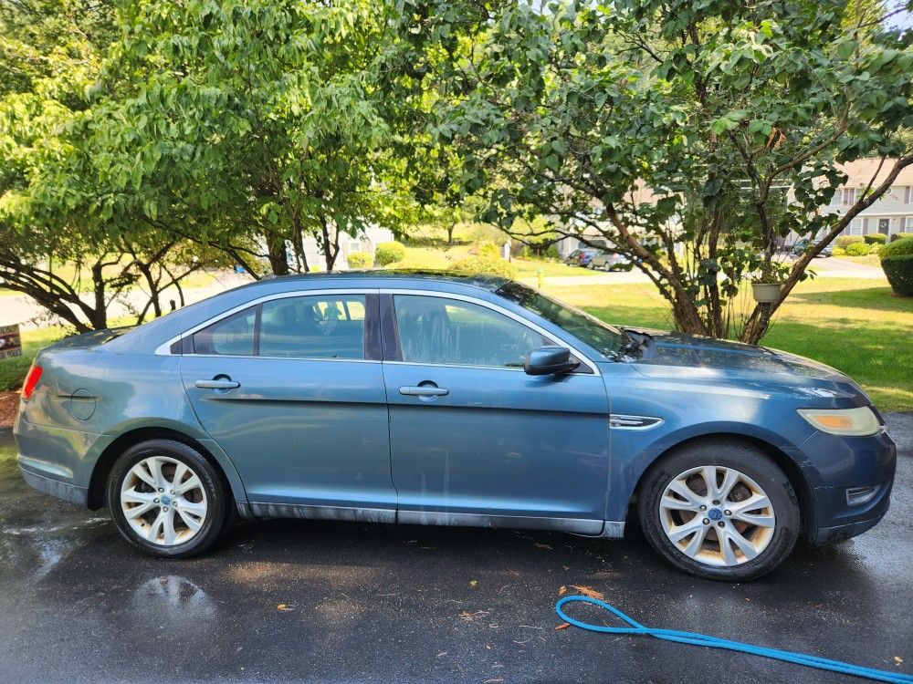 2010 Ford Taurus