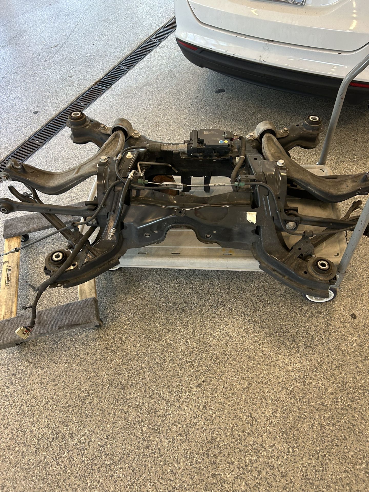 2018 CAMARO FRONT SUSPENSION AND A dashboard with the HVAC system 