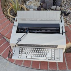 IBM ELECTRIC TYPEWRITER 3