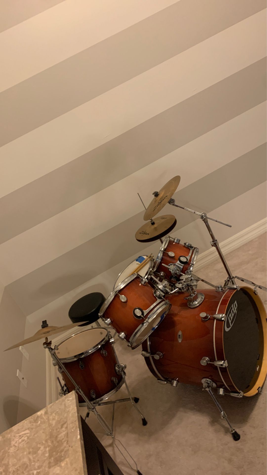 pdp M5 maple drum set. Great cond.