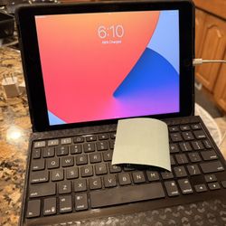 128g iPad Pro 1st Gen + Zagg Case And Keyboard