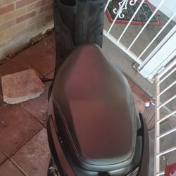 Gas Moped For Sale The Engine Runs U Just Have Get This Bracelet Welded Back It Runs Or U Can Use For Parts 