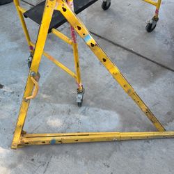 Adjustable Sawhorse