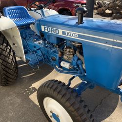 1981 Ford 1711 Tractor 6900 Dollars