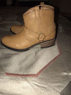 Girls’ KENNETH COLE boots!