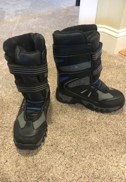 Youth winter/snow boots size 3