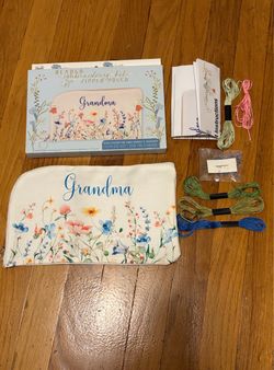 Needle Creations Kit Zipper Canvas Bag/Pouch GRANDMA Beautiful Flower Design