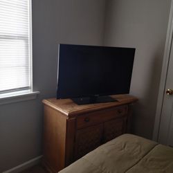 Moving Sale Queen Bed, TV, TV Stand All Must Go 