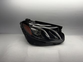 17-20 Mercedes Benz E300 Passenger Side RT LED Headlight OEM