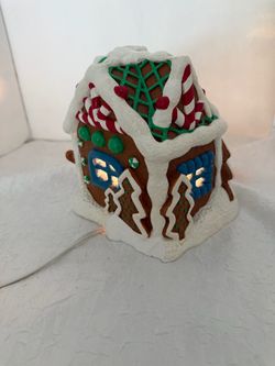 Gingerbread House size 7”tall