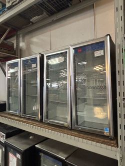 Glass door refrigerator