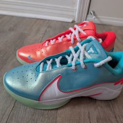 Nike LeBron XXII Christmas Size 11