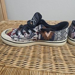 Keen Women's Elsa IV Sneaker Size 10