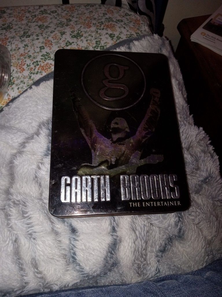 Garth Brooks The Entertainer CDs