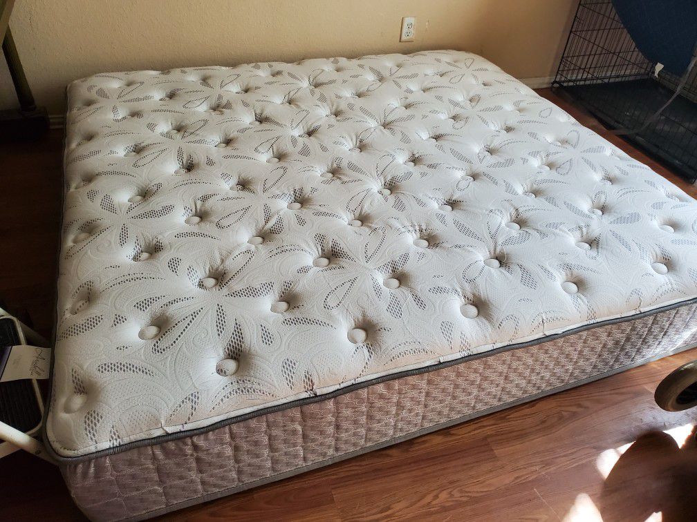King mattress never been used it was in a model home.