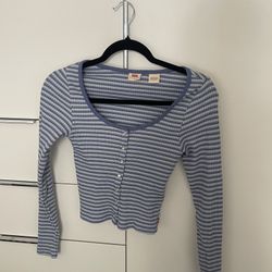 Levi’s women’s fitted long sleeve shirt 