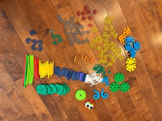 K’nex building pieces