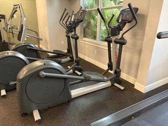 Life fitness elliptical cross trainer
