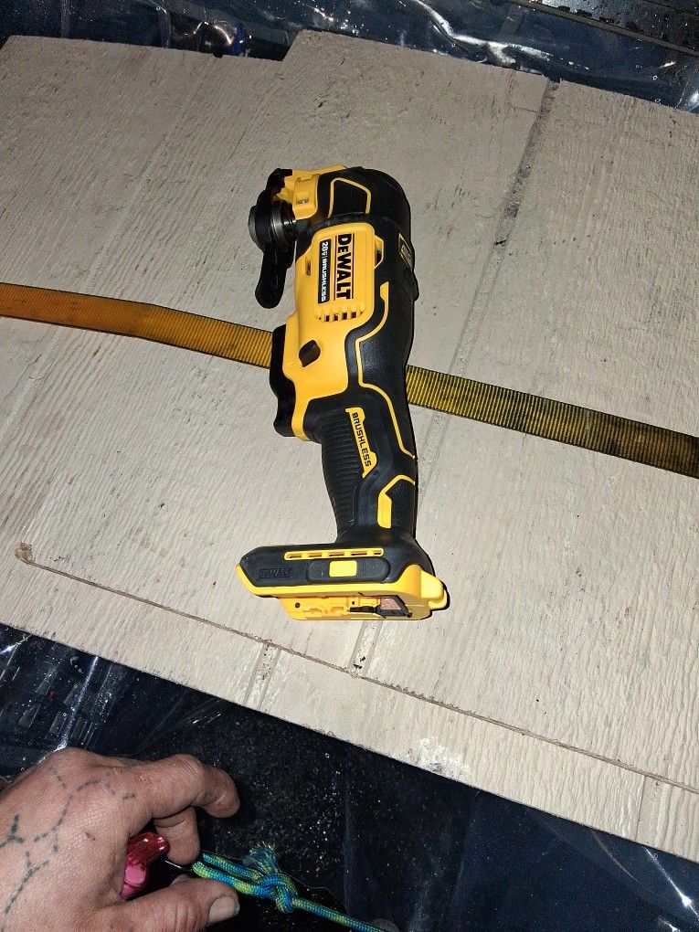 DeWalt Atomic Multi-tool