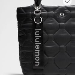 LULULEMON NEVER LOST KEYCHAIN NEW 