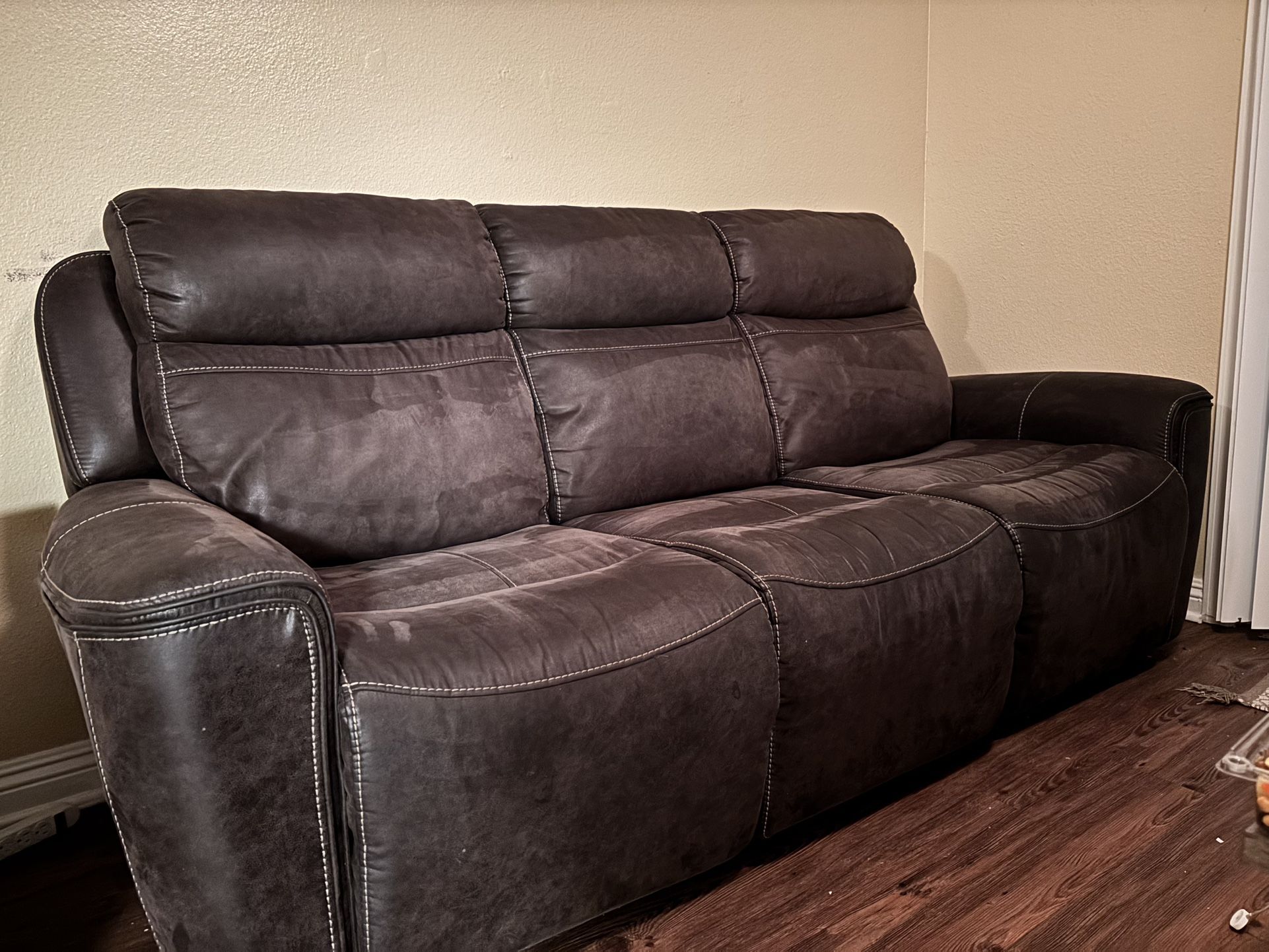 🛋️ Power Reclining Couch Set – 3-Seater + Loveseat w/ Storage Console