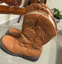Magellan boys toddler size 9D