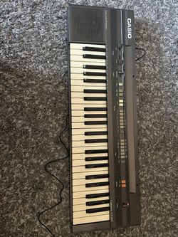 Vintage Casio Casiotone CT-360 keyboard