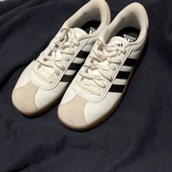 Kids Size 5 Fits Women’s Size 7!!