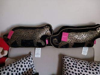 2 BRAND NEW JUICY COUTORE BLACK GOLD LEOPARD PILLOWS  18 SET PAID 39 EACH THERE BRAND NEW