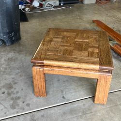 End table, solid wood nice good condition