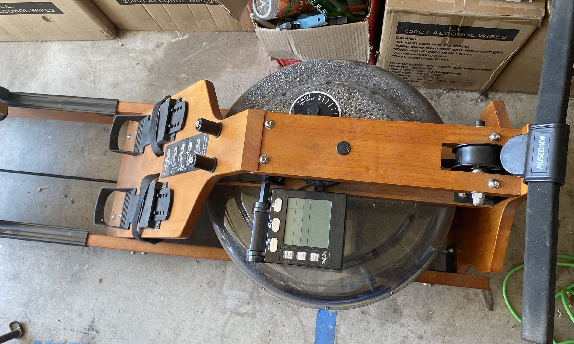 Single rowing fitness machine