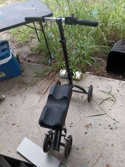 Drive Medical steerable knee scooter