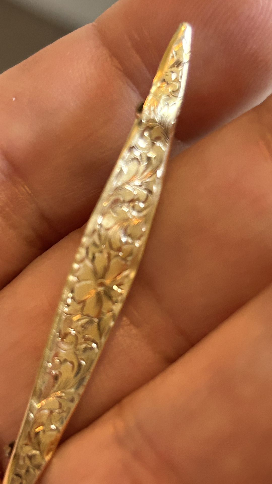 Vintage 10k Solid Gold Brooch With Flowers Engraving , 2grams