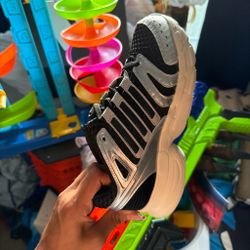 Brand new boys sz 2 1/2
