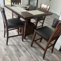 Kitchen Table and Chairs w/ Leaf