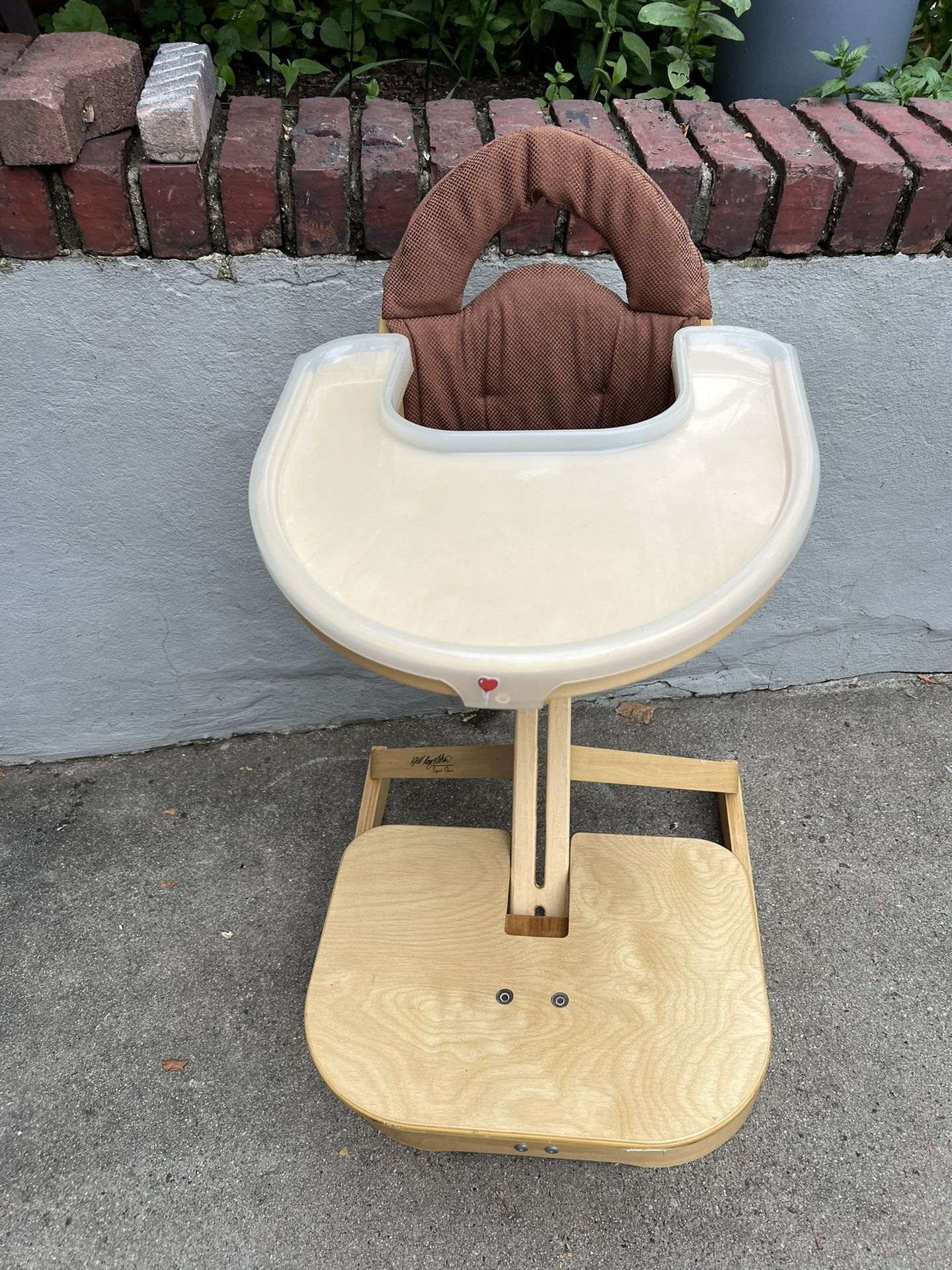 high chair for feeding children