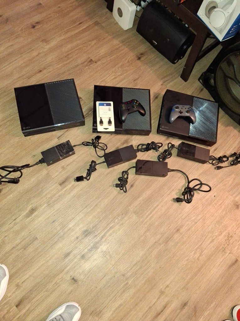 3.systems Xbox Ones Take As Is