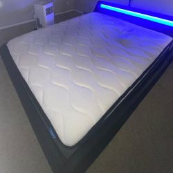 Beautiful Queen Size Bed With Mattress 