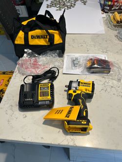 New Dewalt 20v MAX ATOMIC Lithium Ion cordless 3/8 Impact comes with charger and battery asking $250