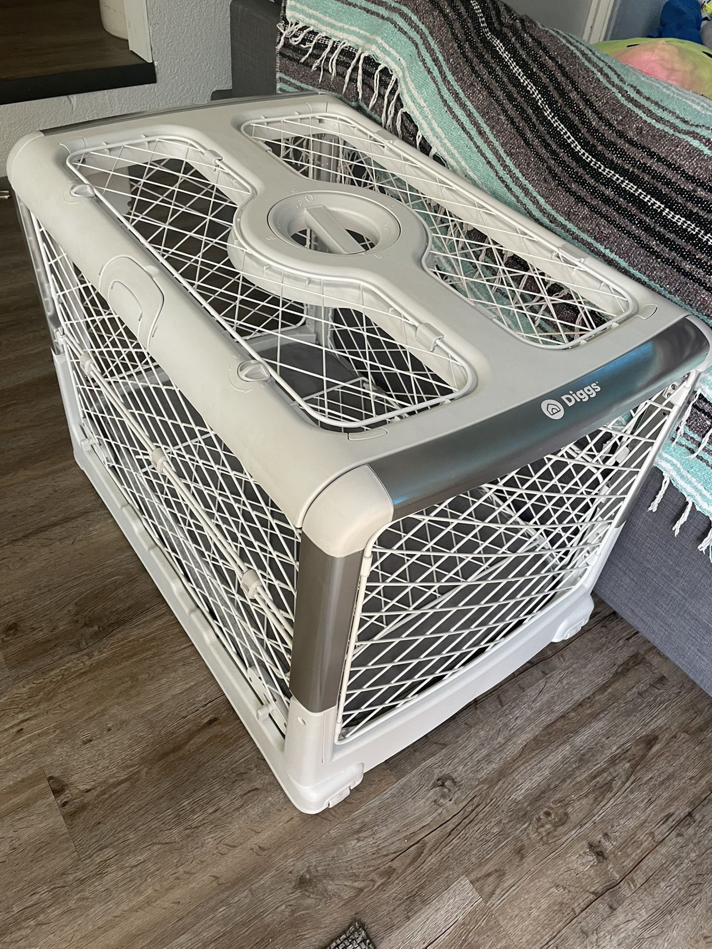 Diggs Revol Dog Crate - Medium with Bed