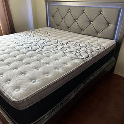 King Size bed frame with led lights  mattress including new in a box.     Cama King size  nueva en caja con Luz led Colchon incluido