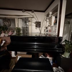 Hamilton Baby Grand Piano by Baldwin – Excellent Condition – Bench Included