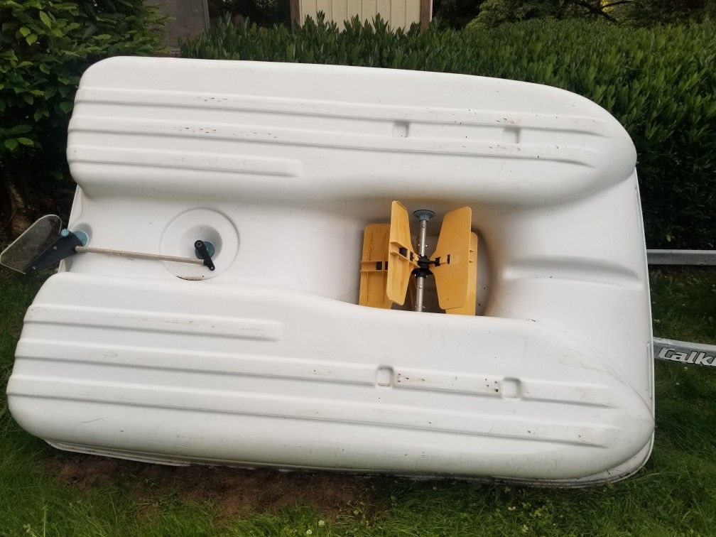 Pelican 5 person paddle boat for Sale in Auburn, WA OfferUp