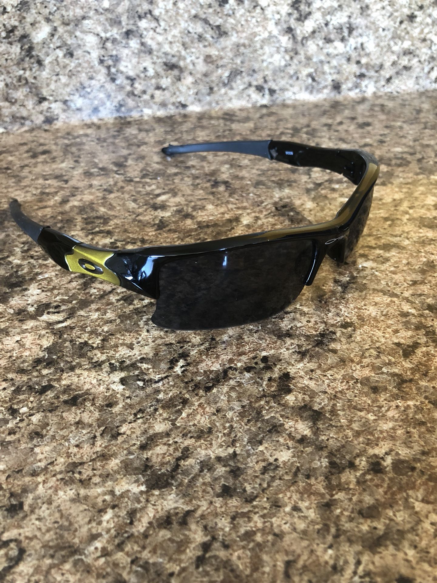 Oakley sunglasses for Sale in Broken Arrow, OK - OfferUp