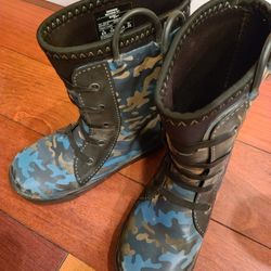 Boots - insulated and waterproof