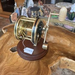 Rare Penn Senator 1/0 Vintage Reel in Brass W/Display Stand