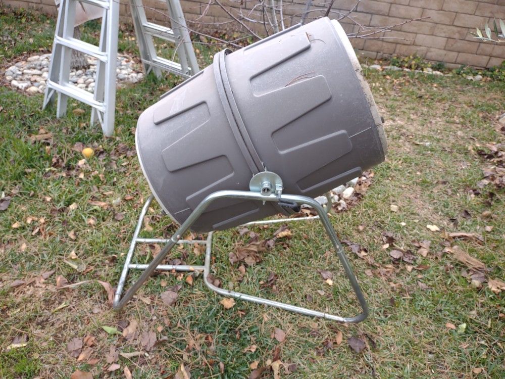 Suncast Tumbling Composter