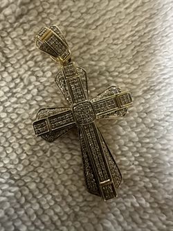 14k solid gold cross with5k diamond
