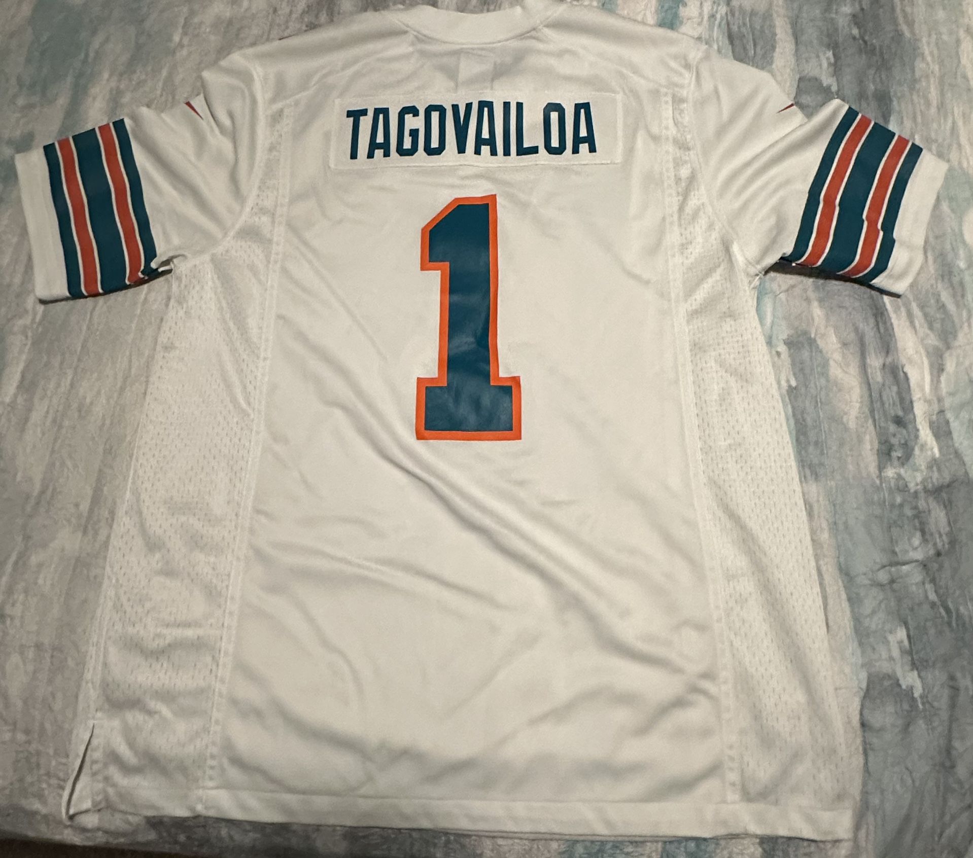 Officials Mens Large Miami Dolphins Tagovailoa Jersey by Nike ❤️GREAT GIFT!❤️